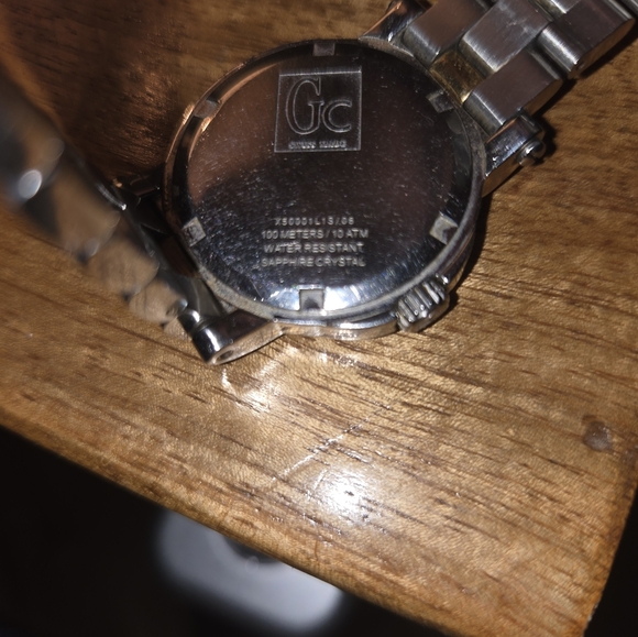 Montre Guess pour femme en très bon état - Picture 3 of 4